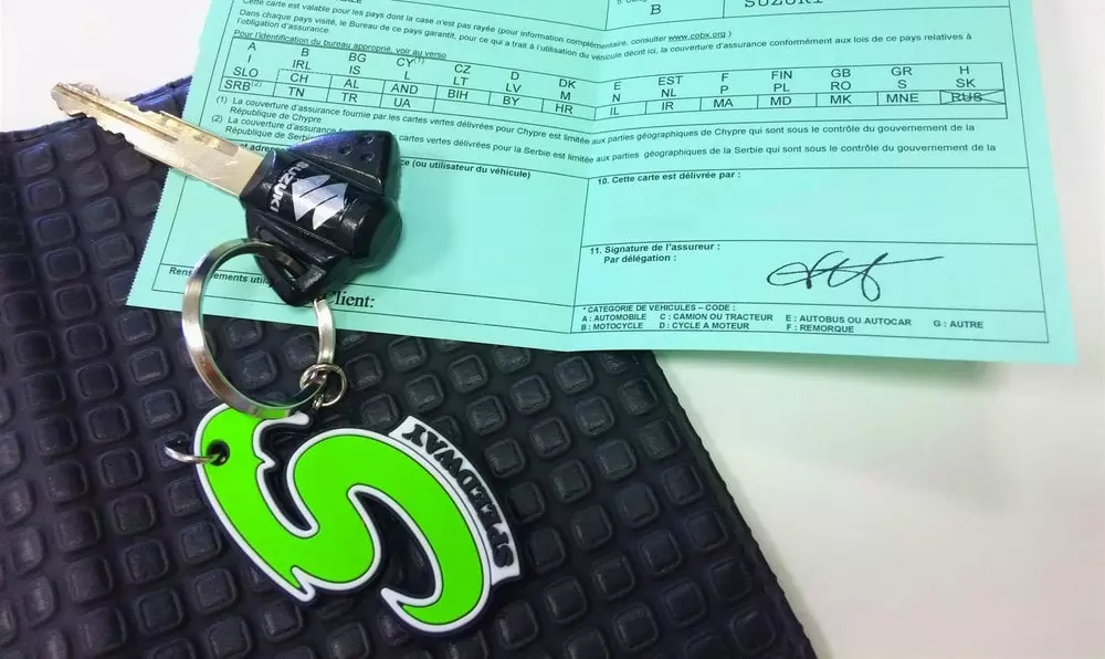 trouvez la meilleure assurance moto à la réunion avec nos conseils et comparaisons pour rouler en toute sécurité sur l'île.