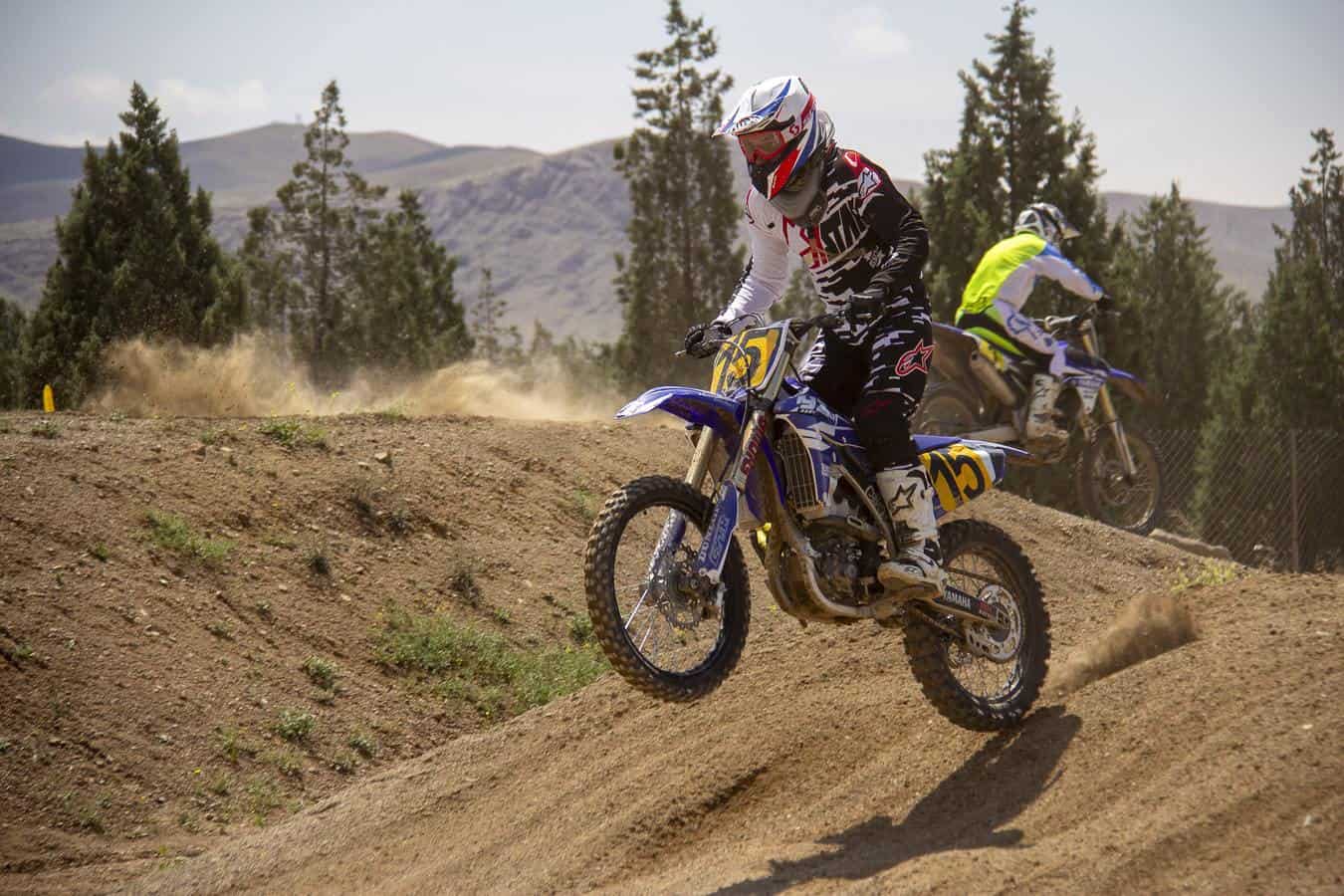 découvrez notre assurance moto enduro adaptée à vos besoins spécifiques. profitez d'une couverture complète pour vos aventures tout-terrain, incluant protection contre le vol, les dommages et la responsabilité civile. roulez en toute sérénité avec une assurance sur mesure qui vous accompagne partout.