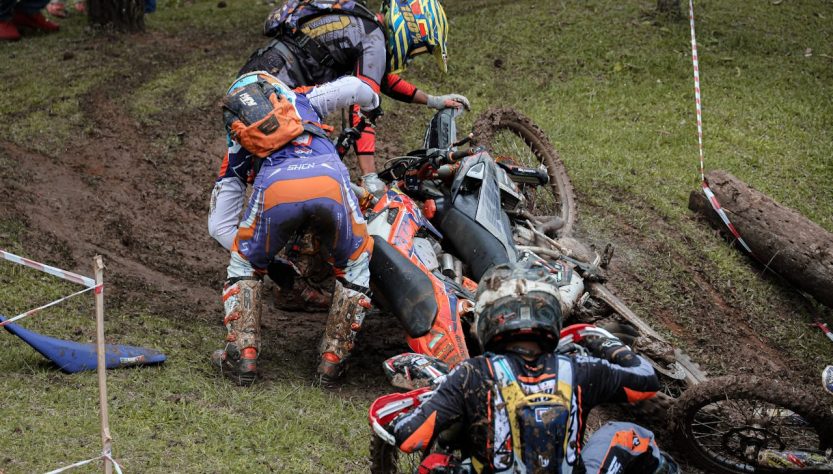 découvrez notre assurance moto enduro qui vous offre une couverture adaptée à votre passion pour les chemins hors-piste. profitez de garanties complètes, d'un service client dédié et d'une protection sur mesure pour rouler en toute sérénité. comparez nos offres et trouvez l'assurance idéale pour votre moto enduro dès aujourd'hui !