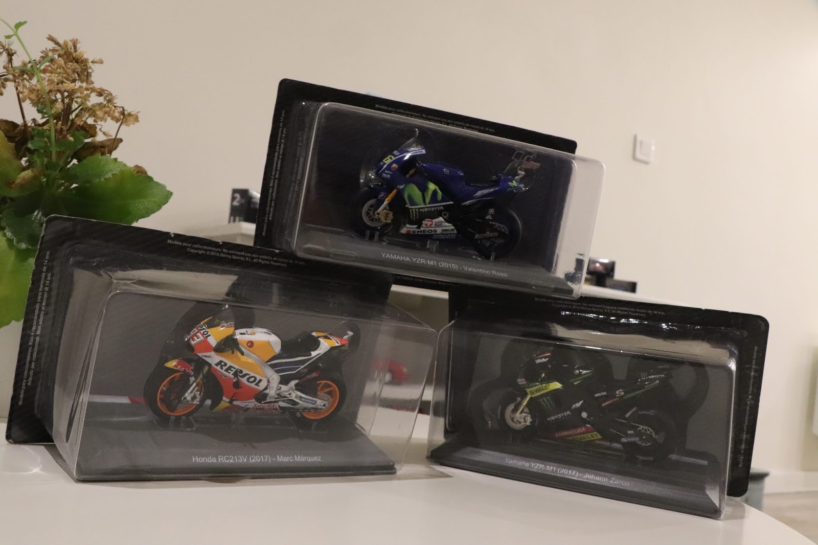 découvrez notre incroyable collection de motos miniatures, alliant passion et précision. idéales pour les collectionneurs et les amateurs de motos, ces pièces uniques capturent l'essence des grandes marques et modèles. parfaites pour décorer votre espace ou offrir en cadeau.