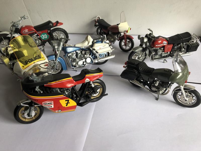 découvrez notre collection exceptionnelle de motos miniatures, alliant précision et passion. parfaites pour les amateurs de modélisme et les collectionneurs, ces motos sont des répliques fidèles qui embelliront vos étagères. plongez dans l'univers de la moto avec nos modèles variés et détaillés !