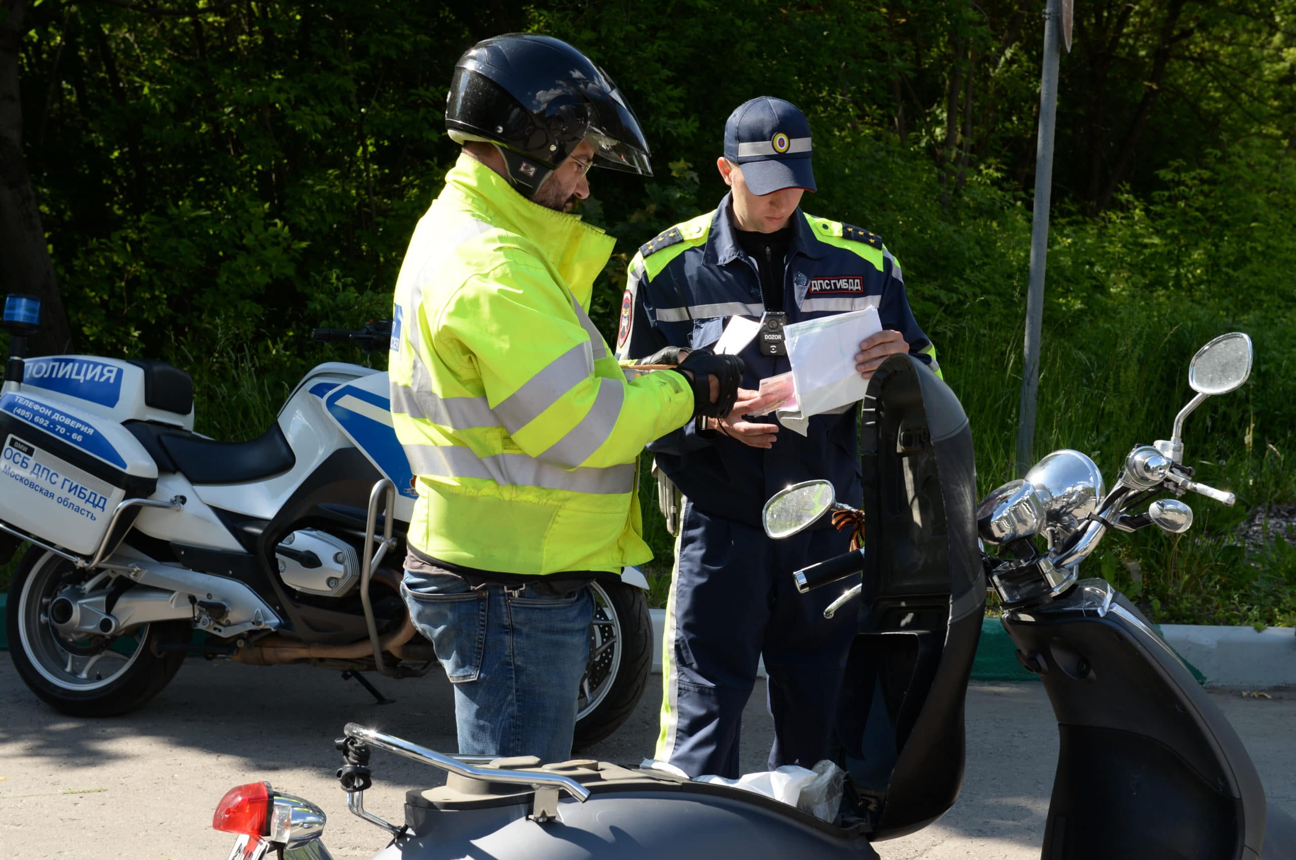 découvrez l'assurance moto verte, une option écologique et économique pour les motards soucieux de l'environnement. protégez votre véhicule tout en contribuant à la réduction des émissions de co2. optez pour des solutions d'assurance responsables et durables.