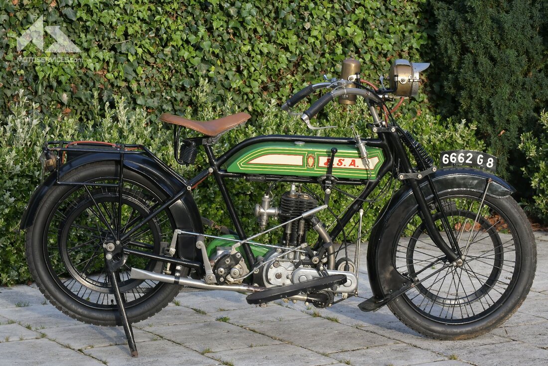 découvrez l'univers fascinant des motos anciennes : modèles emblématiques, restauration passionnante et événements dédiés. plongez dans l'histoire de ces machines intemporelles qui continuent de séduire les amateurs et les collectionneurs.