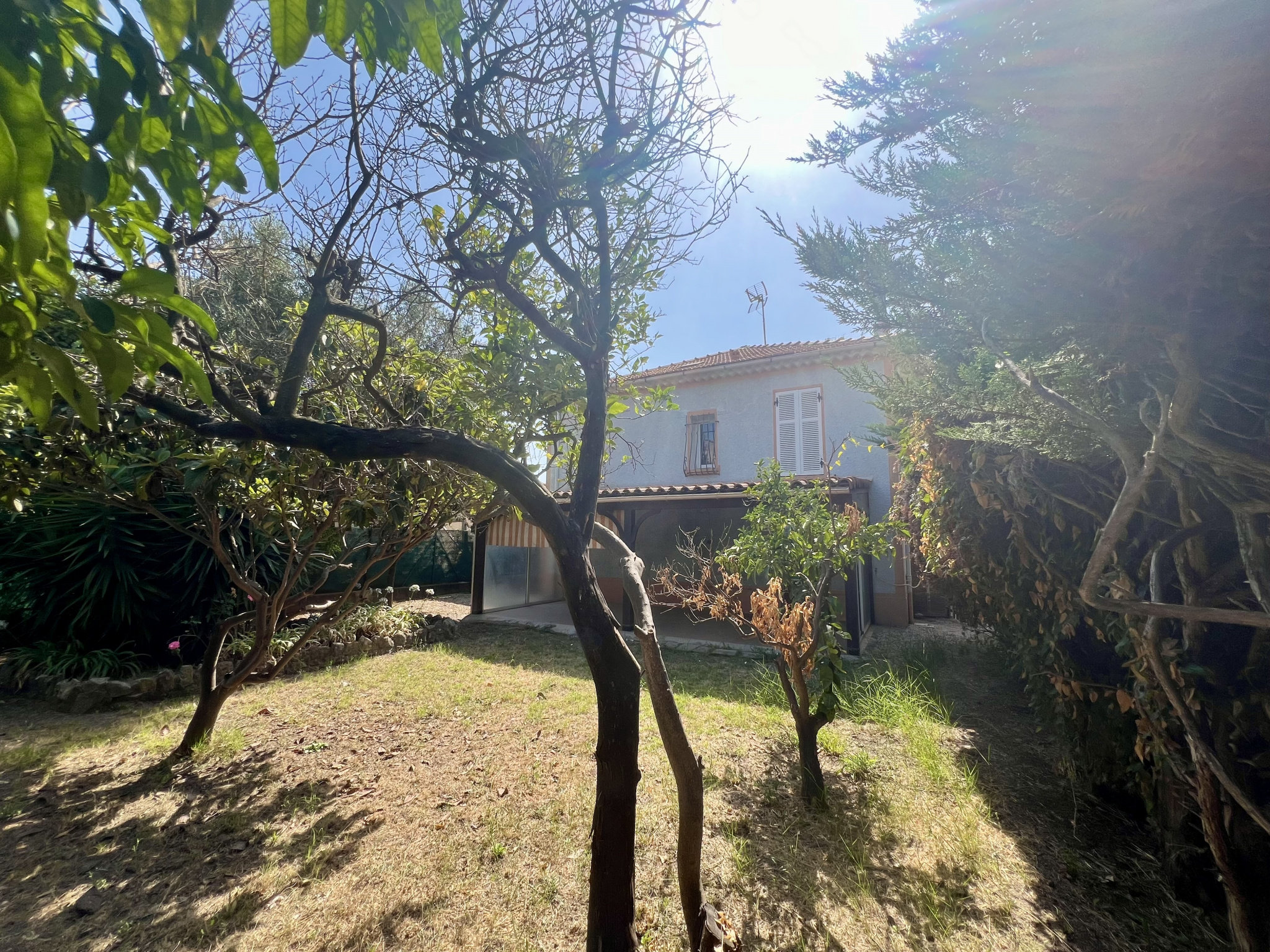 découvrez amv hyères, votre spécialiste en assurance auto, moto et habitation. profitez de solutions personnalisées et d'un service client à votre écoute, pour une protection adaptée à vos besoins et votre budget.