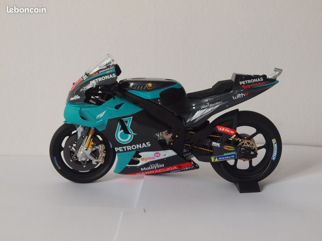 découvrez la collection moto 1:12, une gamme exceptionnelle de modèles réduits détaillés et réalistes. parfaits pour les passionnés de motos et les collectionneurs, ces miniatures sont idéales pour mettre en valeur votre amour des deux-roues.