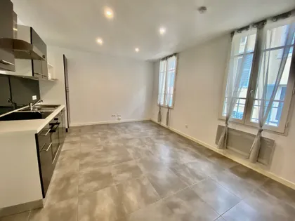 découvrez l'agence amv à hyères, spécialisée dans les solutions d'assurance. profitez de notre expertise pour protéger vos biens et votre avenir, avec des conseils personnalisés et des offres adaptées à vos besoins.