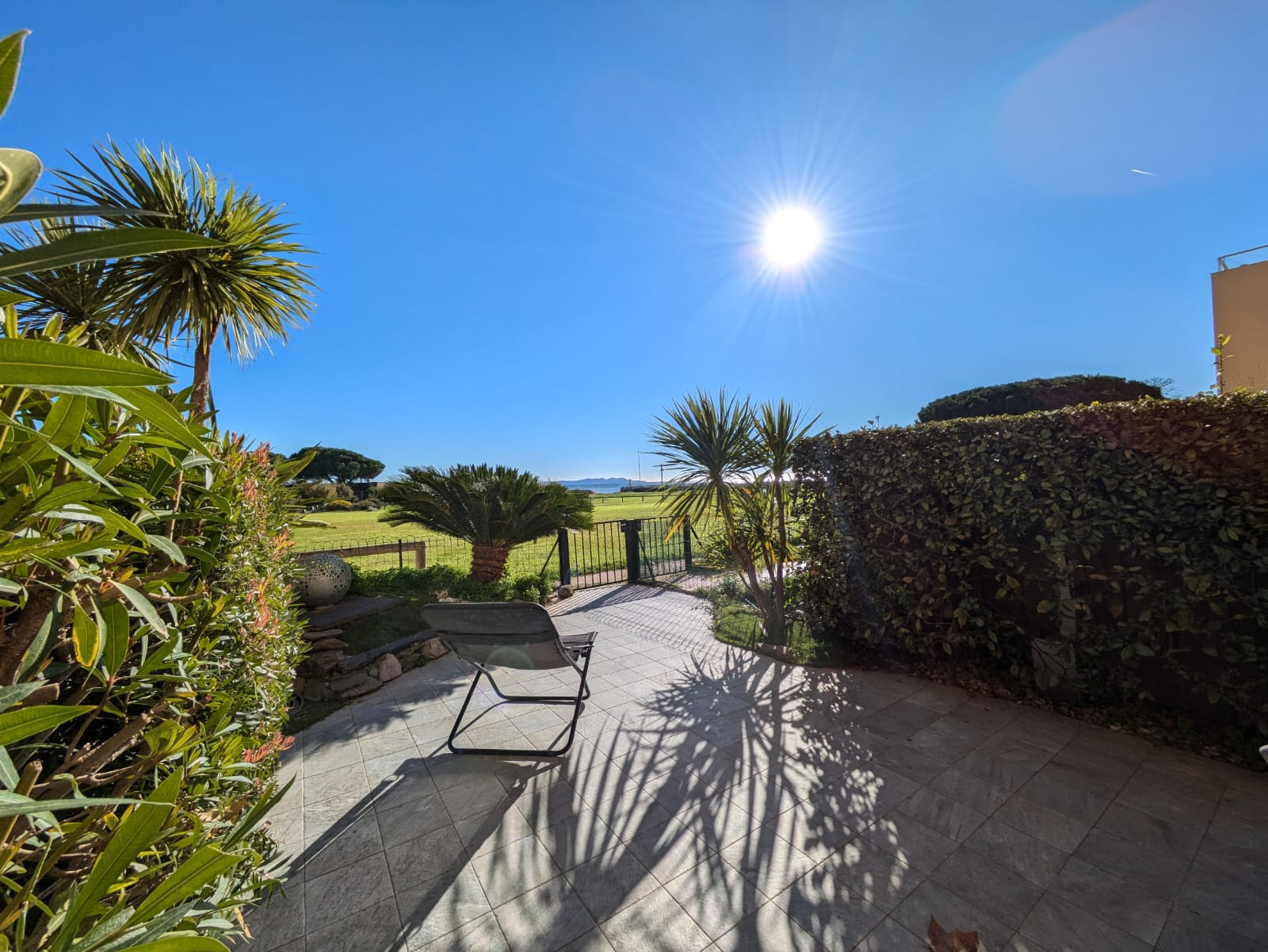 découvrez amv hyères, votre partenaire idéal pour l'assurance auto, habitation et santé à hyères. profitez de nos services personnalisés et de notre expertise pour sécuriser vos biens et garantir votre tranquillité d'esprit.