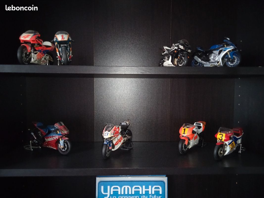 découvrez notre collection unique de motos à l'échelle 1:12, alliant détail exceptionnel et passion pour les deux-roues. parfaite pour les collectionneurs et les amateurs de modélisme, chaque pièce est soigneusement conçue pour refléter la beauté et la puissance des motos emblématiques.