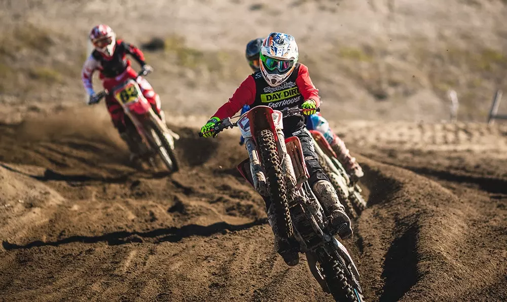 découvrez notre assurance moto cross adaptée à vos besoins. protégez votre passion et roulez en toute sérénité grâce à une couverture complète, des tarifs compétitifs et un service dédié aux motocyclistes. obtenez un devis personnalisé dès aujourd'hui !