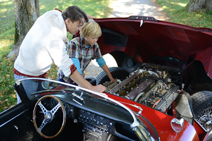 découvrez notre assurance dédiée aux véhicules de collection, qui protège votre précieuse automobile tout en vous offrant des garanties adaptées à vos besoins et un service sur-mesure. protégez votre passion et voyagez en toute tranquillité.